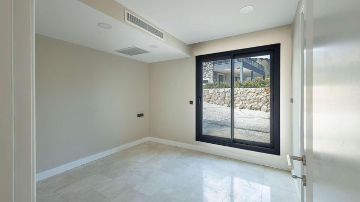 Image No.17-4 Bed House/Villa for sale
