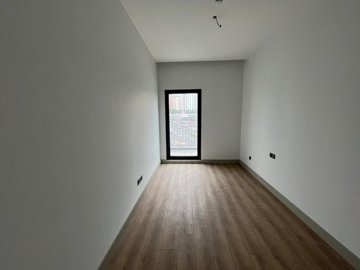 Interior 6