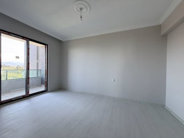 Interior 8