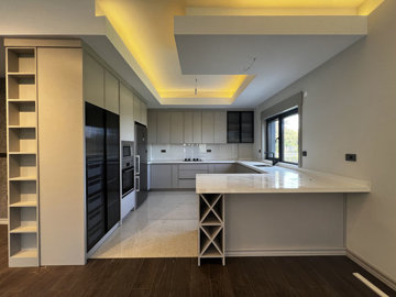 Interior 7