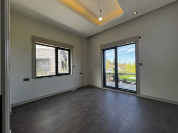 Interior 8