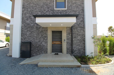 Exterior 9