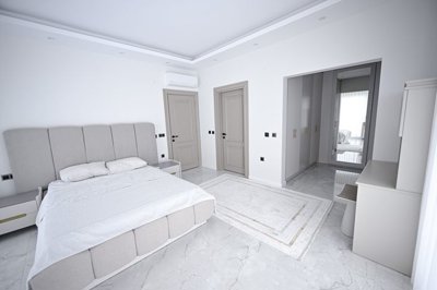 Interior 7