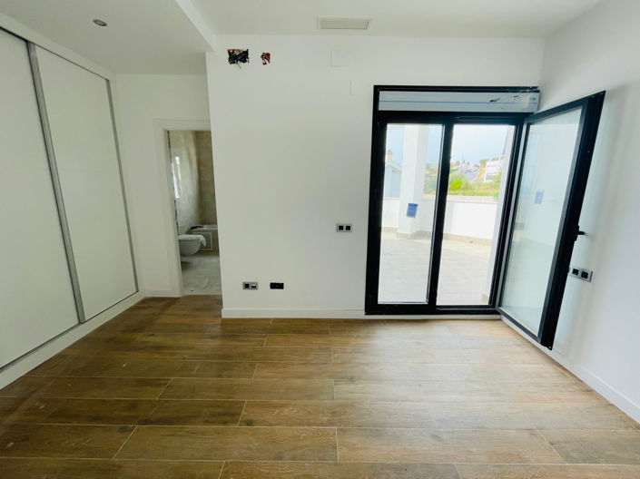 Image No.18-5 Bed House/Villa for sale