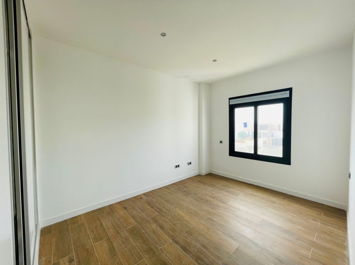 Image No.6-5 Bed House/Villa for sale