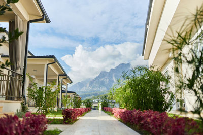 Exterior 4