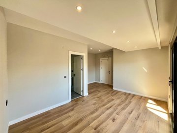 Interior 8