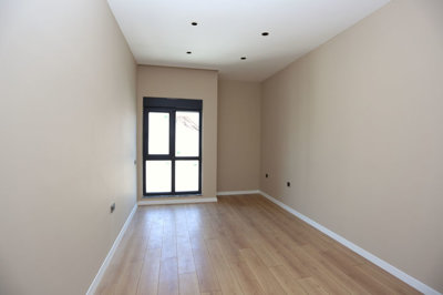 Interior 8