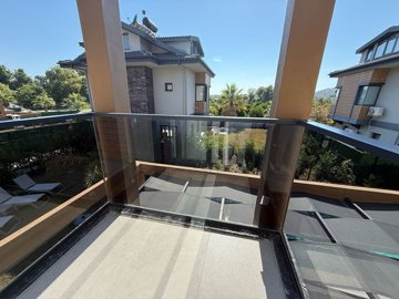 Interior 4