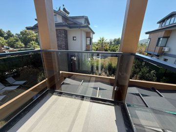 Interior 4