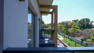 Exterior 10