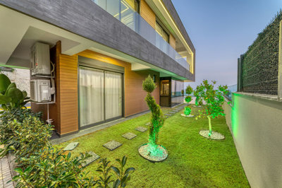 Exterior 6