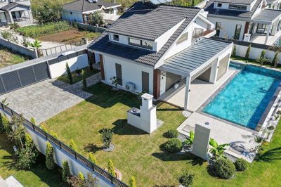 Exterior 4