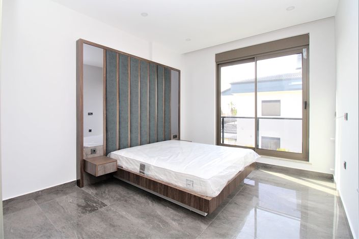 Image No.20-4 Bed Apartment for sale