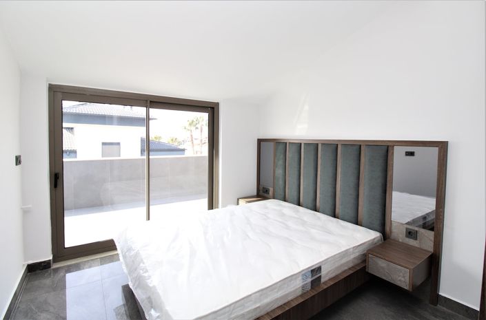 Image No.22-4 Bed Apartment for sale