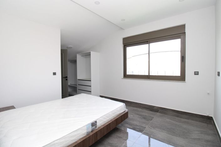 Image No.25-4 Bed Apartment for sale