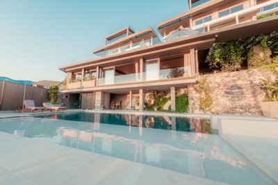 Exterior 4