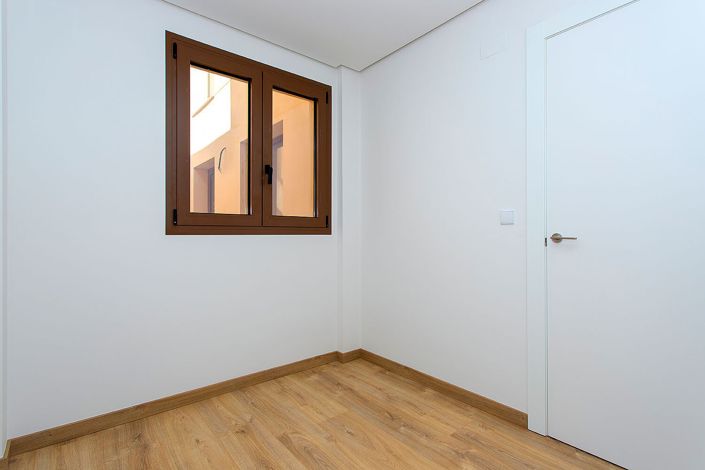 Image No.21-3 Bed Apartment for sale