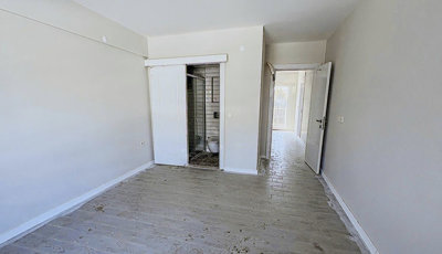 Interior 7