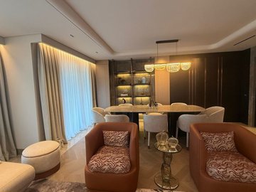 Interior 4