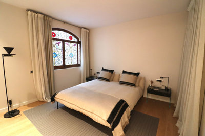 Interior 8