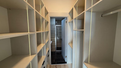 Interior 12