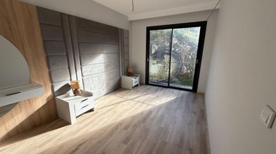 Interior 6