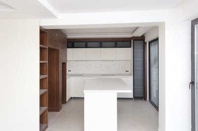 Interior 8