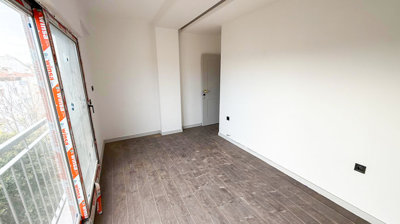 Interior 6