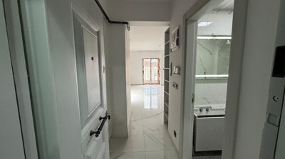 Interior 8