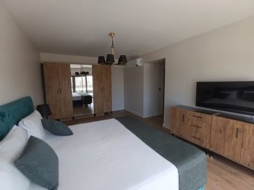 Interior 8