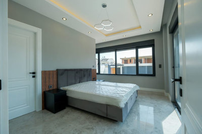 Interior 8