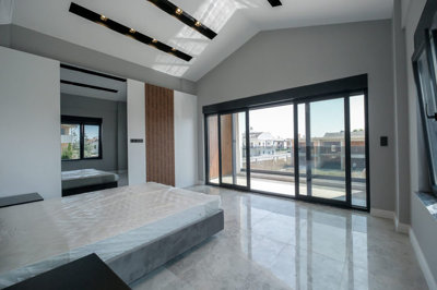 Interior 10