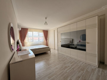 Interior 7