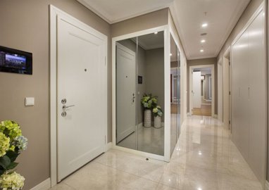 Interior 9