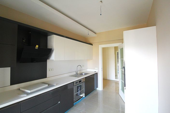 Image No.19-4 Bed Apartment for sale