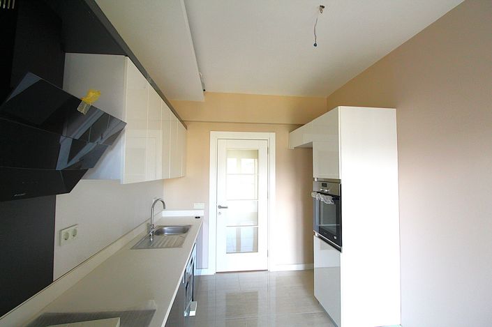 Image No.20-4 Bed Apartment for sale
