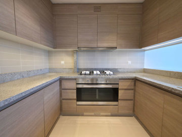 Interior 8