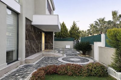 Exterior 10