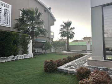 Exterior 8