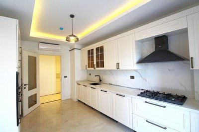 Interior 6