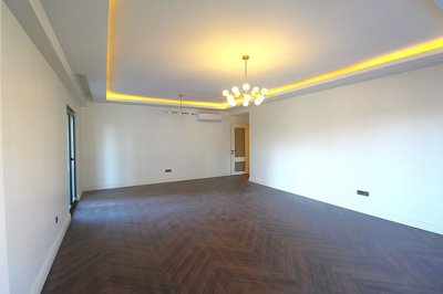 Interior 4