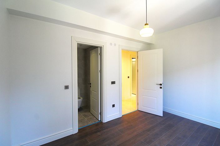 Image No.19-5 Bed Apartment for sale