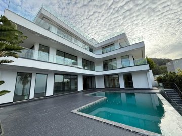 Exterior 1