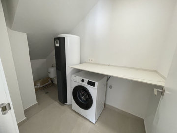 Interior 8