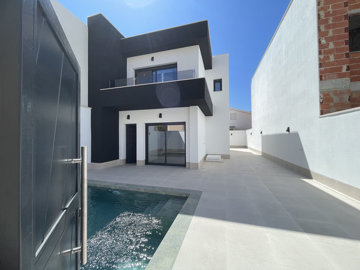 Exterior 3