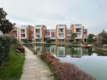 Exterior 3