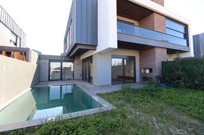 Exterior 3
