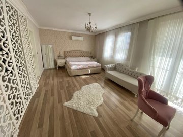Interior 9