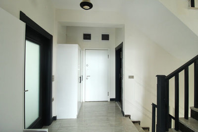Interior 4